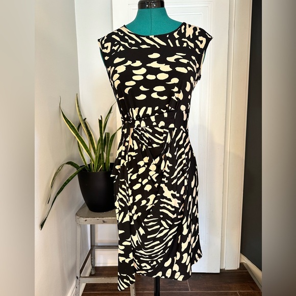 Motherhood Maternity size small Black and Tan Dotted Speckle Dress w/ Tie Front - Picture 1 of 16